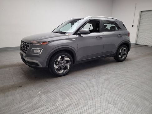 Used 2021 Hyundai Venue SEL FWD image 2