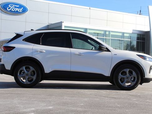 Used 2025 Ford Escape ST-Line w/ Tech Pack #1 image 9