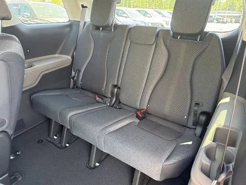 New 2026 Kia Carnival LX FWD image 15