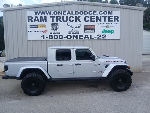 Used 2023 Jeep Gladiator Mojave w/ Cold Weather Group AWD/4WD image 2