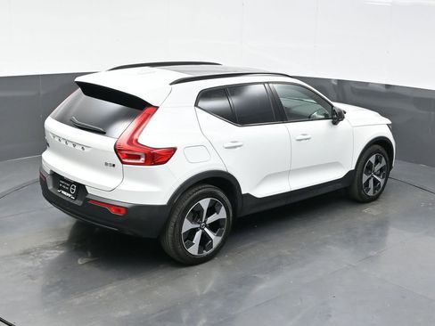 Used 2023 Volvo XC40 B5 Plus w/ Climate Package image 27