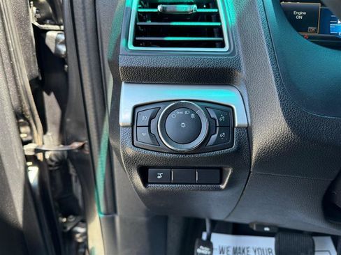 Used 2017 Ford Explorer XLT w/ Equipment Group 202A AWD/4WD image 34