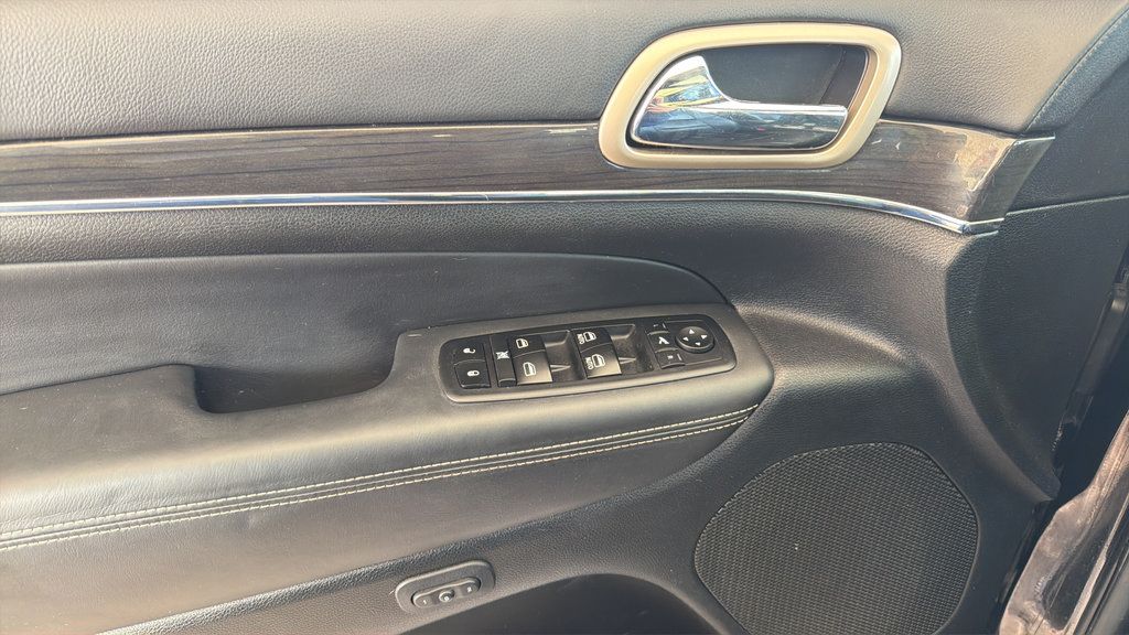 Used 2014 Jeep Grand Cherokee Overland AWD/4WD image 26