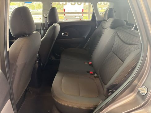 Used 2019 Kia Soul FWD image 12