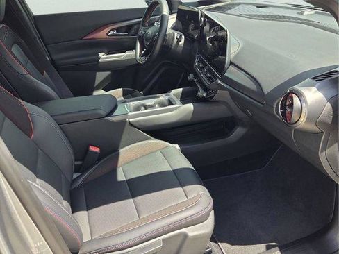 Certified 2025 Chevrolet Equinox EV RS FWD image 18