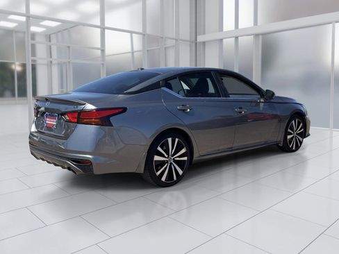 Used 2020 Nissan Altima 2.5 SR w/ Premium Package FWD image 6