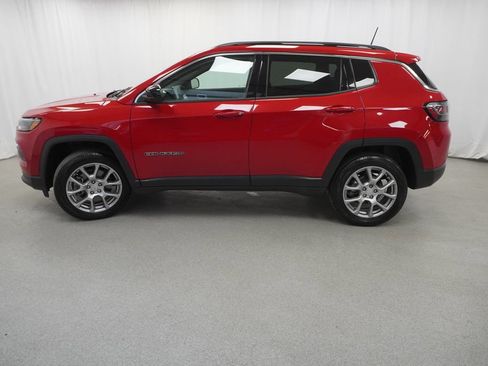 Used 2023 Jeep Compass Latitude w/ Sun and Sound Group AWD/4WD image 15