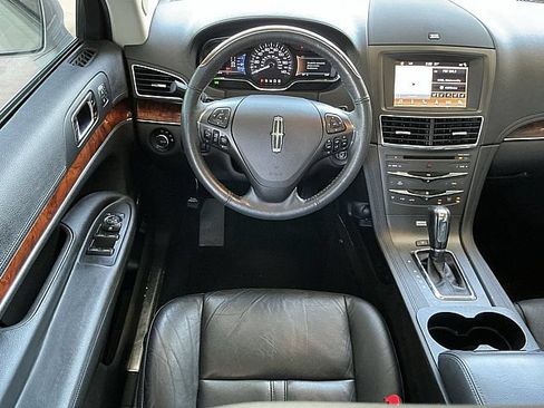 Used 2019 Lincoln MKT AWD image 14