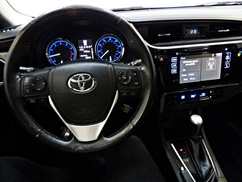Used 2018 Toyota Corolla SE w/ SE Premium Package FWD image 16
