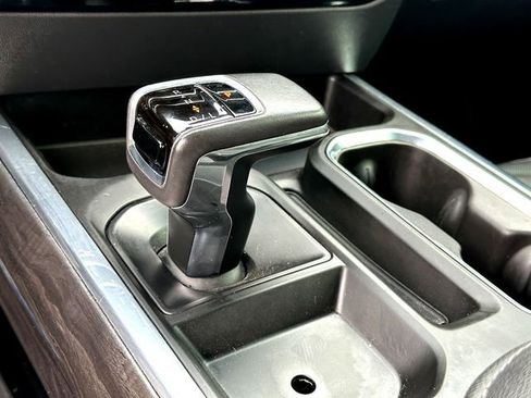Used 2022 Chevrolet Silverado 1500 LTZ AWD/4WD image 17
