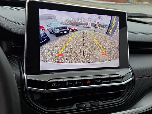 Used 2024 Jeep Compass Trailhawk image 18