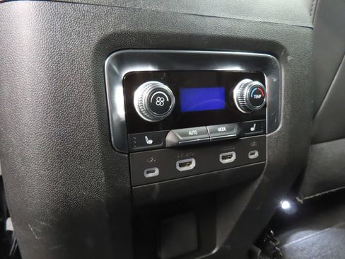 Used 2024 GMC Yukon SLT w/ SLT Luxury Package AWD/4WD image 14