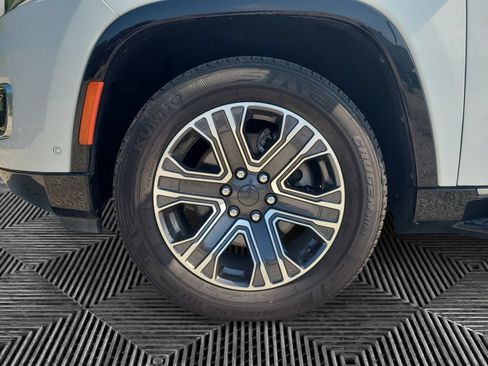 Used 2024 Jeep Wagoneer Series II w/ Flexible Seating Group RWD image 14