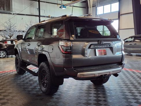 Used 2018 Toyota 4Runner TRD Off-Road Premium AWD/4WD image 4