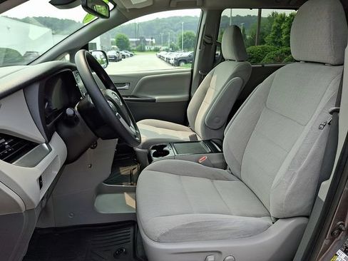 Certified 2020 Toyota Sienna LE FWD image 13