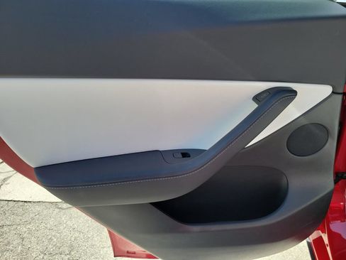 Used 2022 Tesla Model Y Performance AWD/4WD image 19