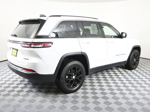 Used 2023 Jeep Grand Cherokee Limited image 6