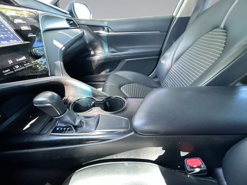 Used 2019 Toyota Camry SE FWD image 26