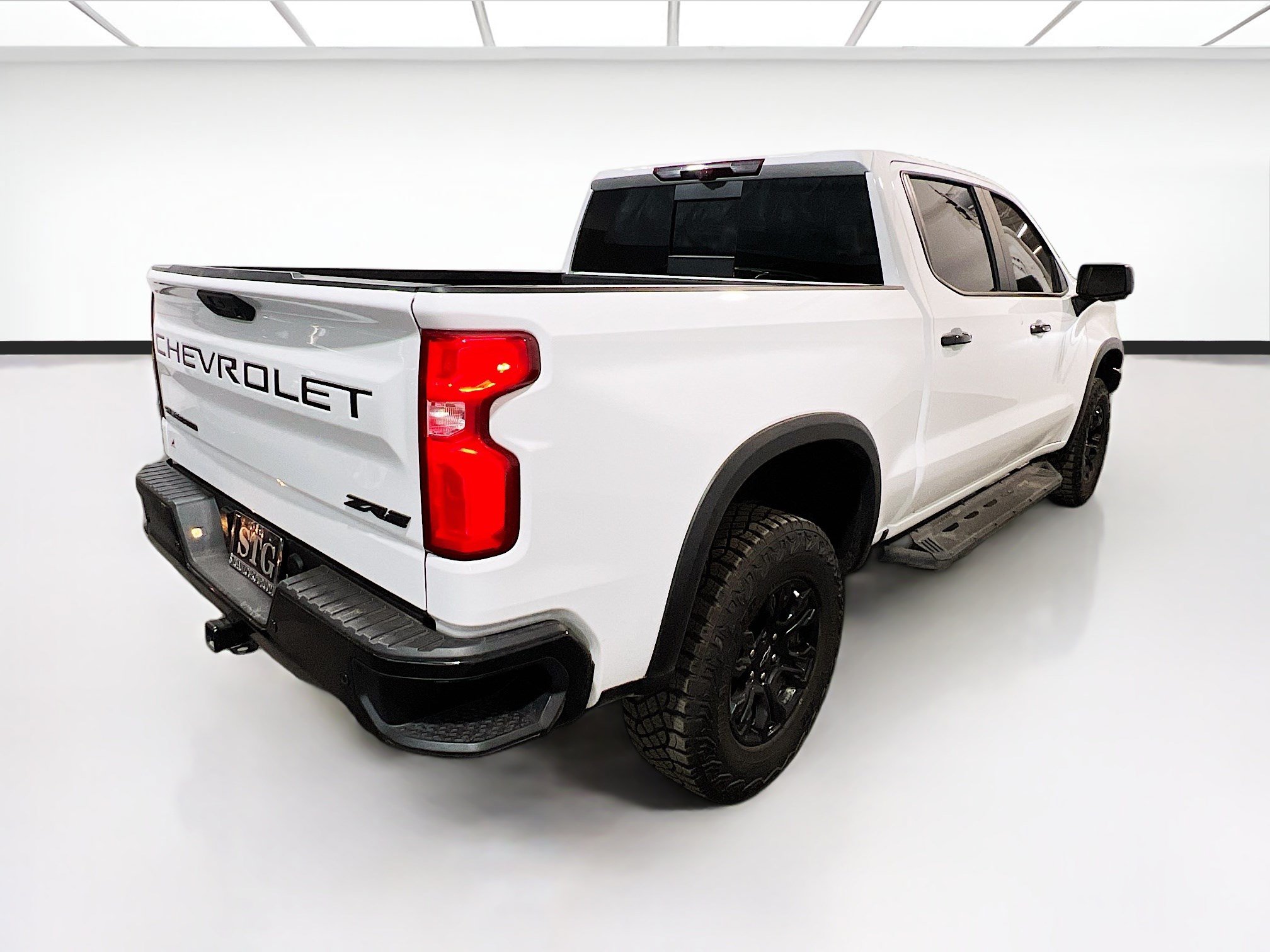 Used 2025 Chevrolet Silverado 1500 ZR2 w/ Technology Package AWD/4WD image 4