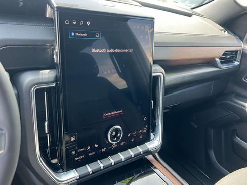 Certified 2025 GMC Yukon XL Denali AWD/4WD image 30