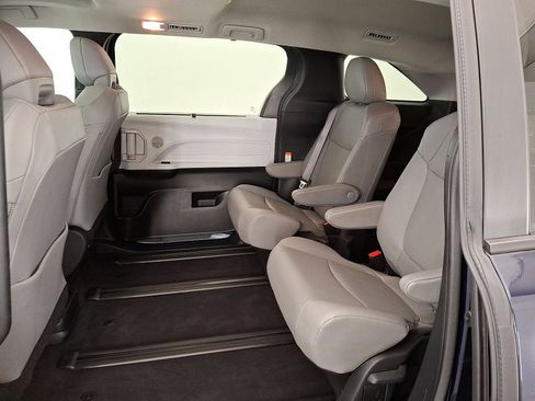 Used 2025 Toyota Sienna XLE AWD/4WD image 20