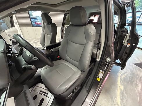 Used 2022 Toyota Sienna XLE FWD image 10