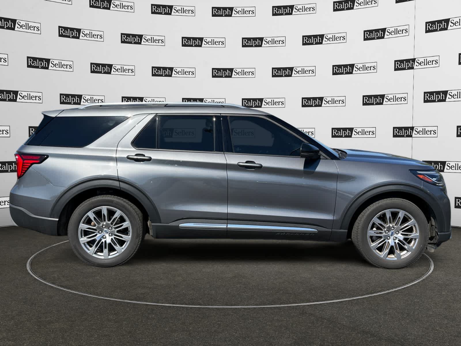 Used 2025 Ford Explorer Platinum RWD image 7