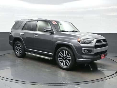 Used 2018 Toyota 4Runner Limited AWD/4WD image 8