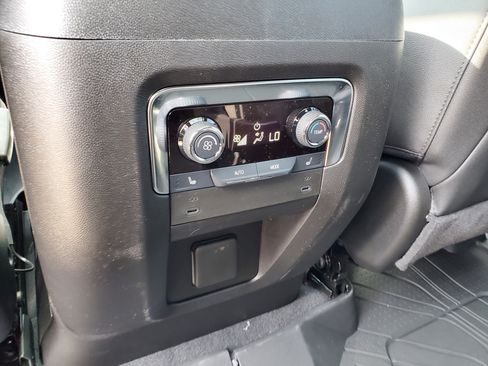 New 2025 Chevrolet Suburban High Country image 30