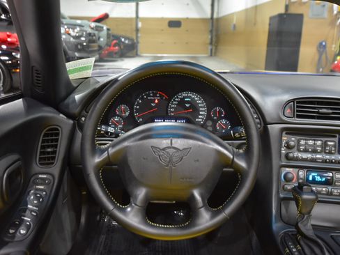 Used 1998 Chevrolet Corvette Convertible w/ Memory Pkg image 33