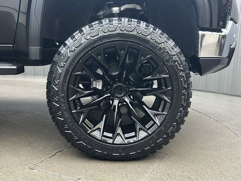 Used 2025 GMC Sierra 1500 SLT w/ SLT Premium Plus Package image 10