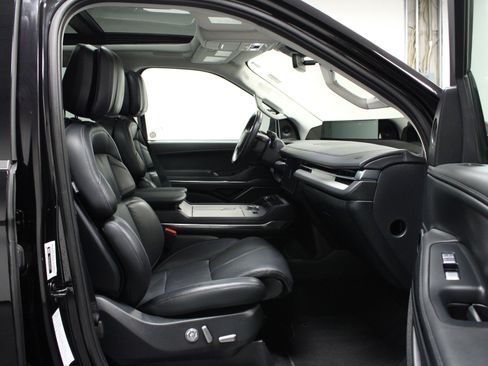 Used 2025 Lincoln Navigator Reserve AWD/4WD image 17