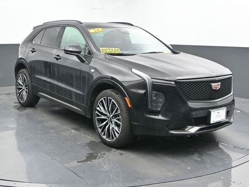 Used 2024 Cadillac XT4 Sport image 2