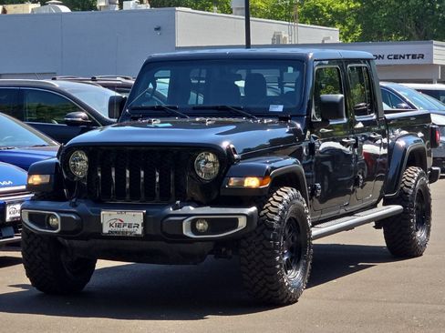 Used 2023 Jeep Gladiator Sport image 5