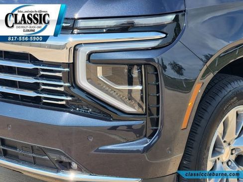 Used 2025 Chevrolet Suburban Premier RWD image 11