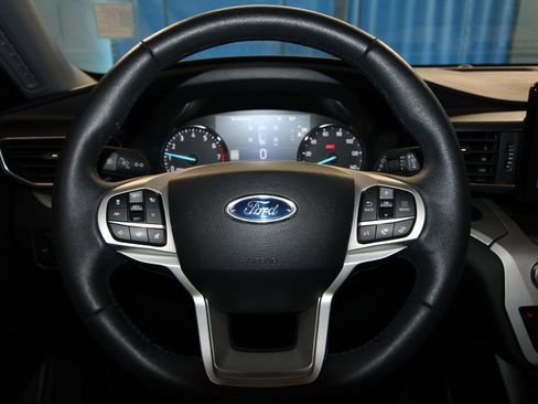 Used 2023 Ford Explorer XLT w/ Equipment Group 202A AWD/4WD image 11