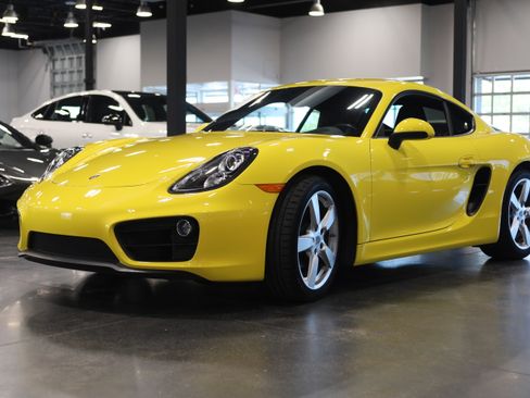 Used 2015 Porsche Cayman RWD image 3