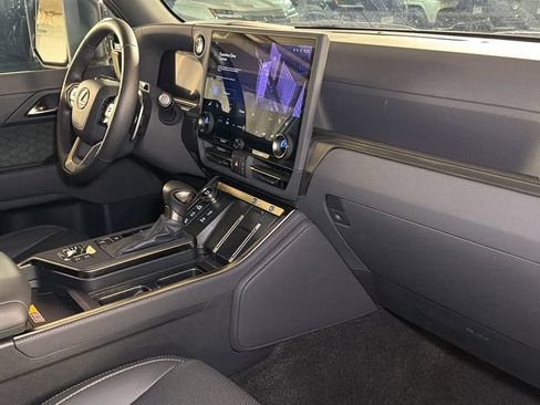 Used 2024 Lexus GX 550 AWD/4WD image 13