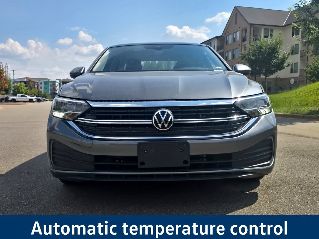 Used 2024 Volkswagen Jetta SE FWD image 5