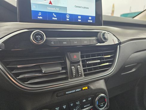 Used 2020 Ford Escape Titanium image 21