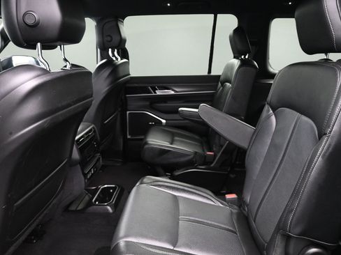 Used 2024 Jeep Wagoneer Series II AWD/4WD image 14