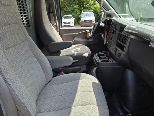 New 2025 GMC Savana 3500 w/ Power Convenience Package RWD image 23