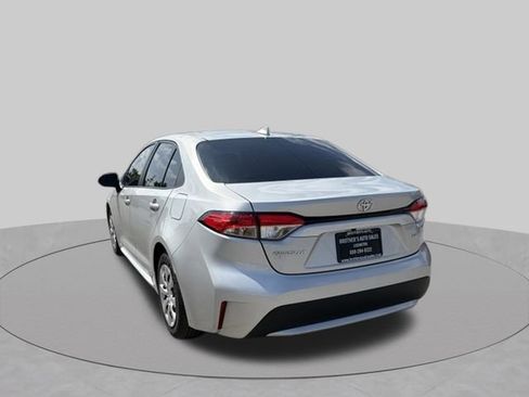 Used 2022 Toyota Corolla LE FWD image 4
