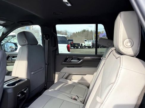 New 2026 GMC Yukon Elevation image 8