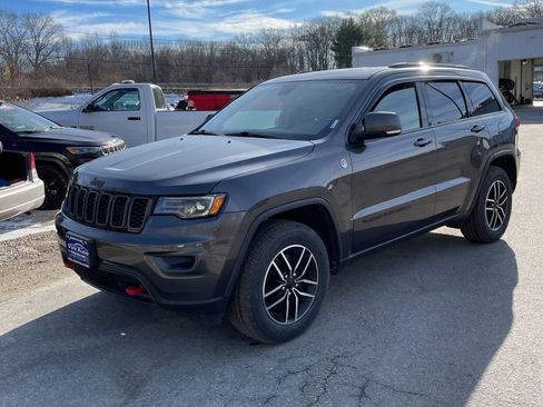Used 2021 Jeep Grand Cherokee Trailhawk w/ Trailhawk Luxury Group image 2