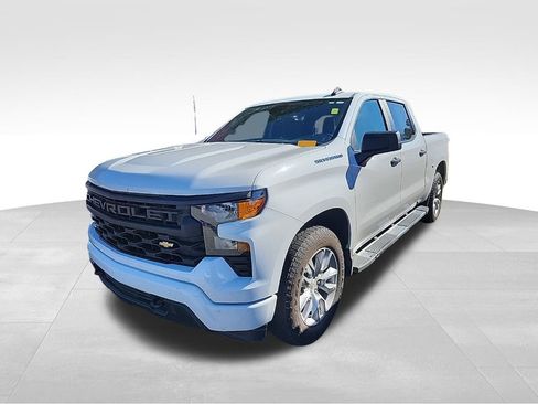 Used 2024 Chevrolet Silverado 1500 Custom image 3