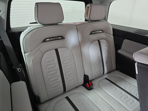 Used 2024 Rivian R1S Launch Edition Quad AWD/4WD image 25