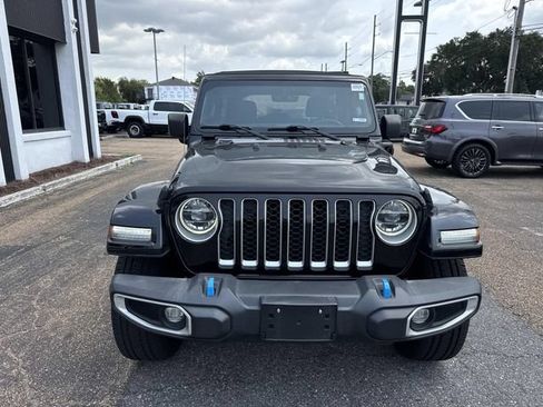 Used 2022 Jeep Wrangler Unlimited Sahara w/ Cold Weather Group AWD/4WD image 2
