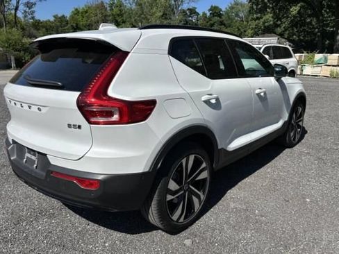 Used 2024 Volvo XC40 B5 Plus w/ Protection Package Premier AWD/4WD image 4