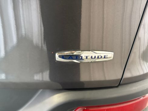 Used 2016 Jeep Cherokee Latitude FWD image 14
